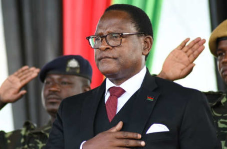 Le président du Malawi, Lazarus Chakwera, prête serment à Lilongwe, au Malawi, le 28 juin 2020.