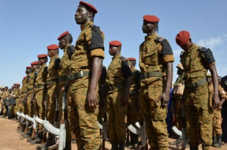 Des soldats burkinabè à Ouagadougou en mars 2018
afp.com – Ahmed OUOBA