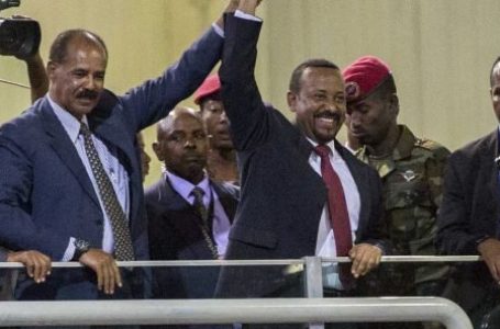 Le président érythréen Isaias Afwerki et le Premier ministre éthiopien Abiy Ahmed à Addis-Abeba, le 15 juillet 2018. © Mulugeta Ayene/AP/SIPA